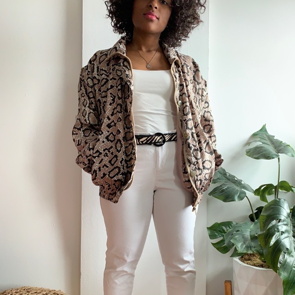 100% SILK light weight cheetah coat. - Picture 4 of 7